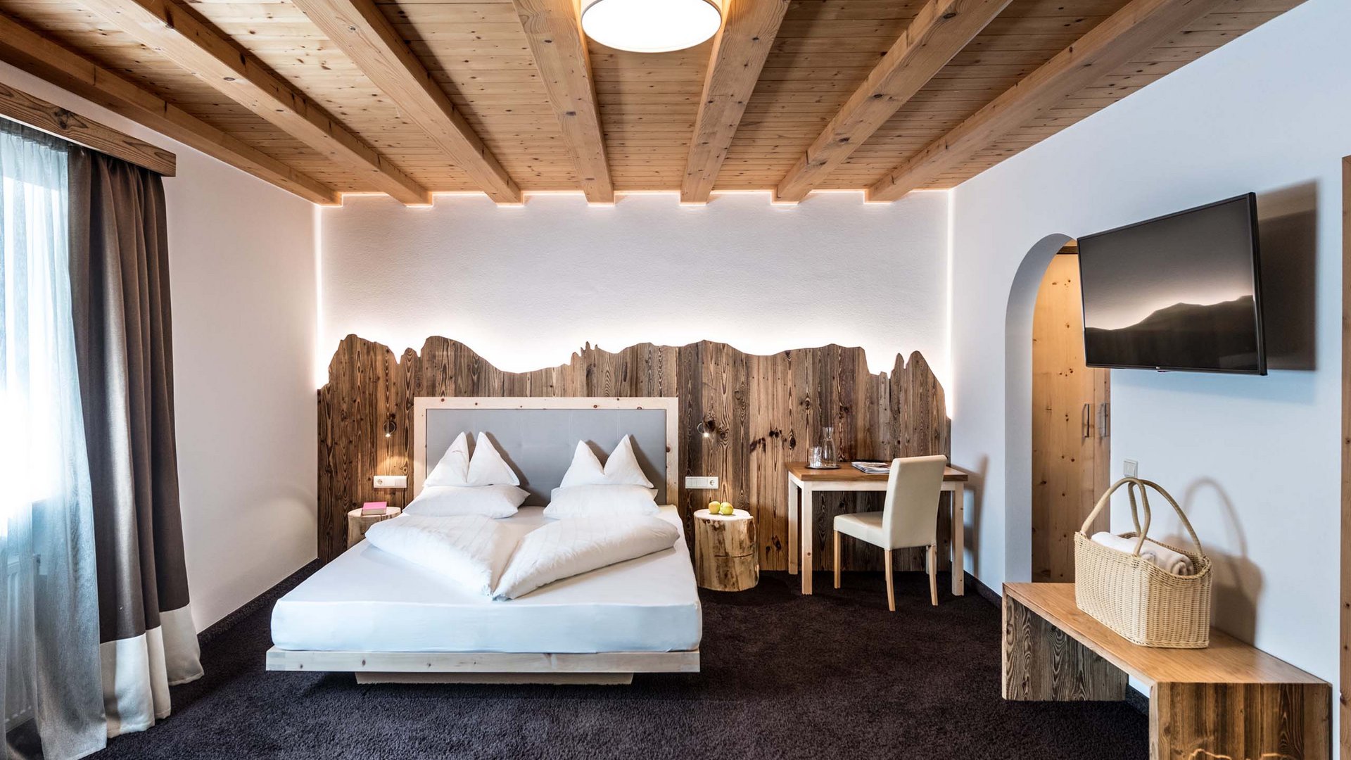 Hotel Schmung: holidays in harmony with nature Cozy bedroom with wooden ceiling and mountain-themed wood decoration