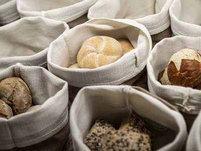 Culinary highlights at Hotel Schmung Various bread rolls in cloth bags on a table