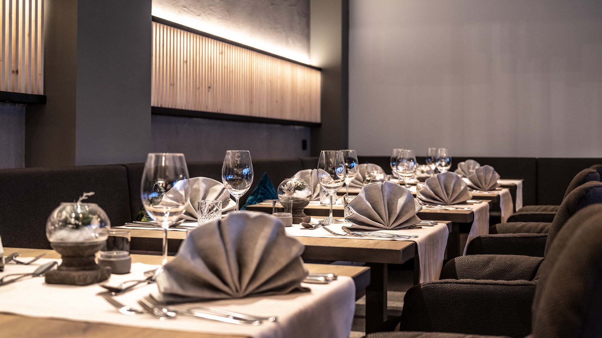 Hotel Schmung: holidays in harmony with nature Elegant restaurant with set tables and folded napkins